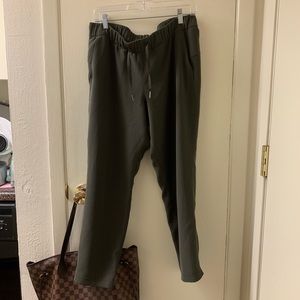 Lululemon joggers size 10